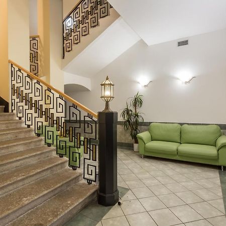 Apartma Linda 1880 Κάρλοβι Βάρι Εξωτερικό φωτογραφία