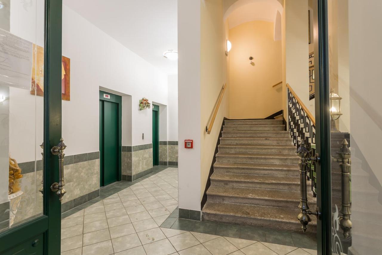 Apartma Linda 1880 Κάρλοβι Βάρι Εξωτερικό φωτογραφία