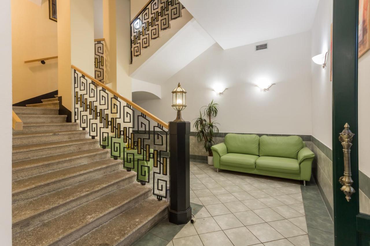 Apartma Linda 1880 Κάρλοβι Βάρι Εξωτερικό φωτογραφία